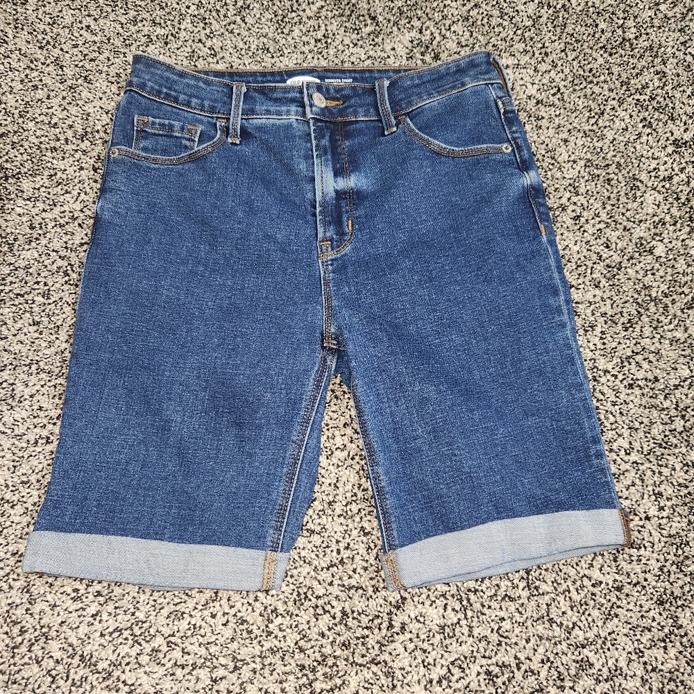 Old Navy High Rise Bermuda Shorts Women's Size 6, Rolled Hem,Darkwash8.5" Inseam